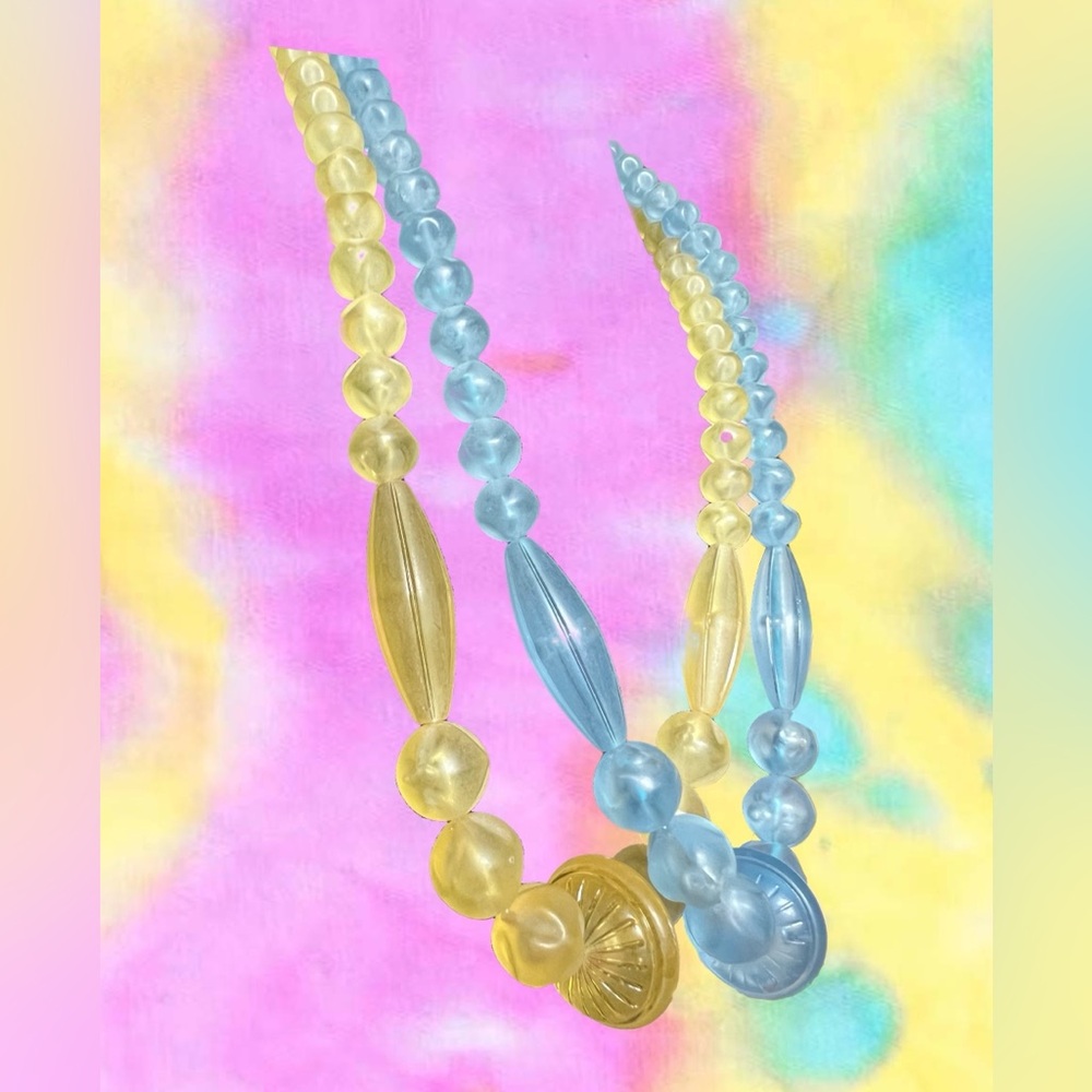 Vintage Chunky Acrylic Beaded Statement Necklace - Picture 3 of 4